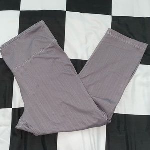 Patterned capri leggings